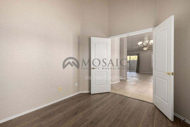 Building Photo - 1260 S Lindsay Rd