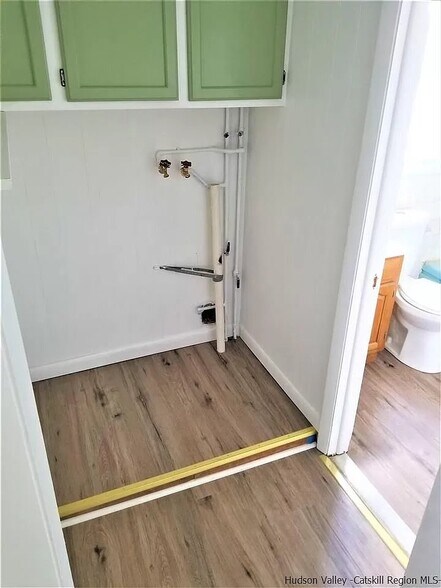 Washer/Dryer hook ups - 522 Main St