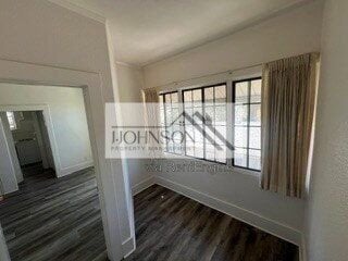 Building Photo - 830 N Van Buren St