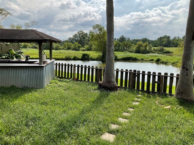 Building Photo - 312 Green Isle Ave