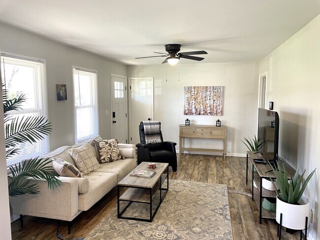 Building Photo - 214 Chapman Ln