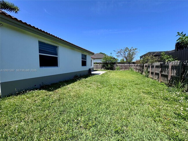 Building Photo - 21405 Ingraham Ave Rd