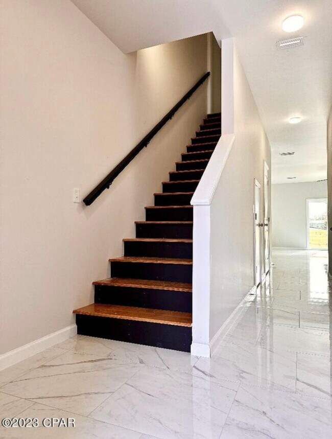 Building Photo - 2511 W 11th St