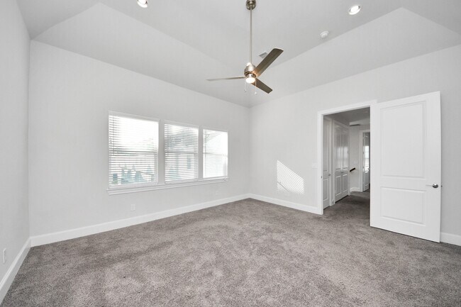 Building Photo - 826 Cage St