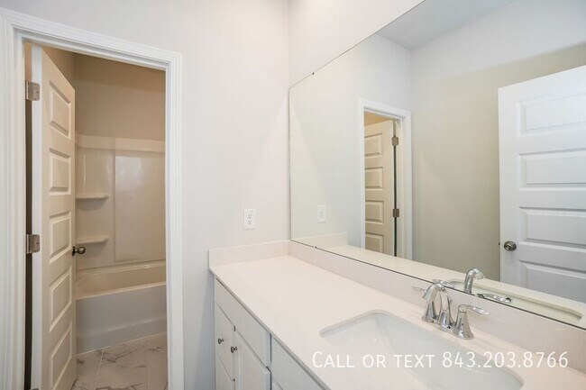 Building Photo - 1004 Yucca St