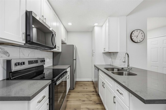 Building Photo - 2121 Hepburn St