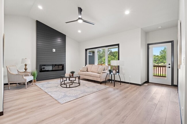 Building Photo - New Townhome For Rent