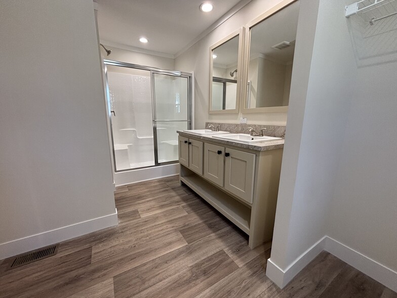 Master Bathroom - 1621 Marvin Shafer Way