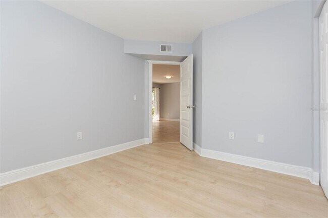 Building Photo - 10024 Strafford Oak Ct