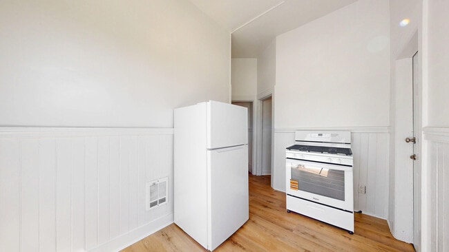 Building Photo - 1233 Laguna St