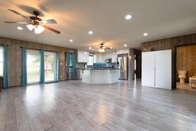 Building Photo - 865 Verdi Rd