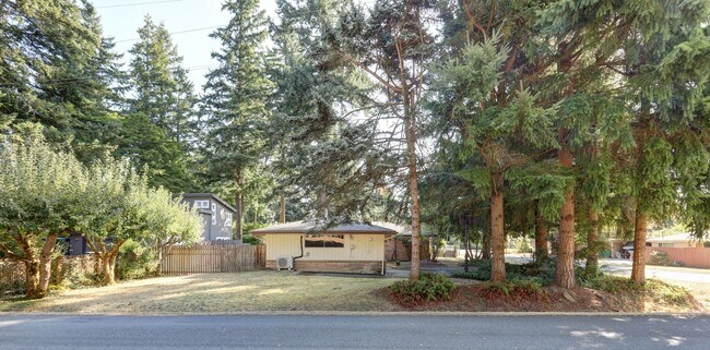 Building Photo - Beautifully Refinished 4BR 2BA Home on Lar...