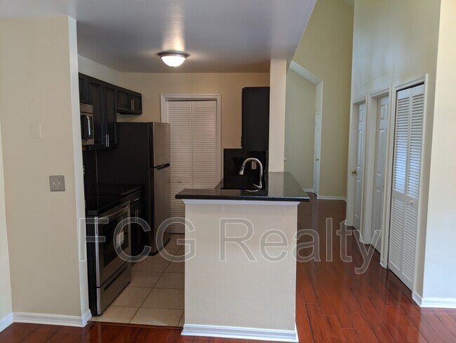 Building Photo - 6106 Westgate Dr