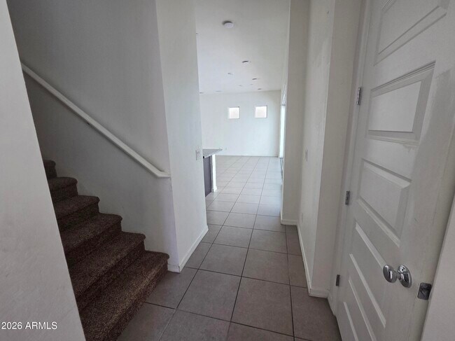 Building Photo - 221 E Balsam Dr