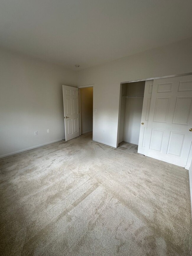 Building Photo - Spacious 2BR/2BA Townhome in Cobblestone For Rent - Two Car Garage!