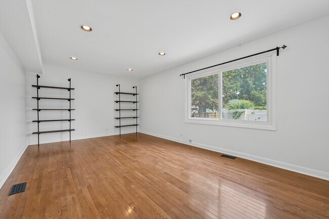 Building Photo - 2158 Countryside Cir
