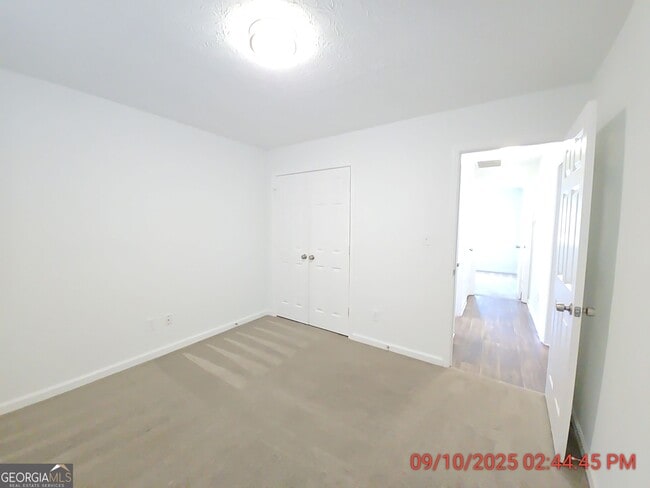 Building Photo - 121 Crystal Brook