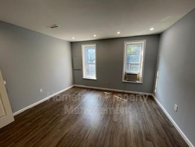 Building Photo - 1152 Market St