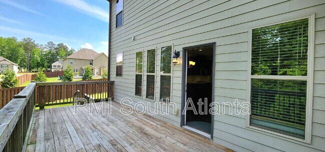 Building Photo - 525 Twelve Oaks Dr