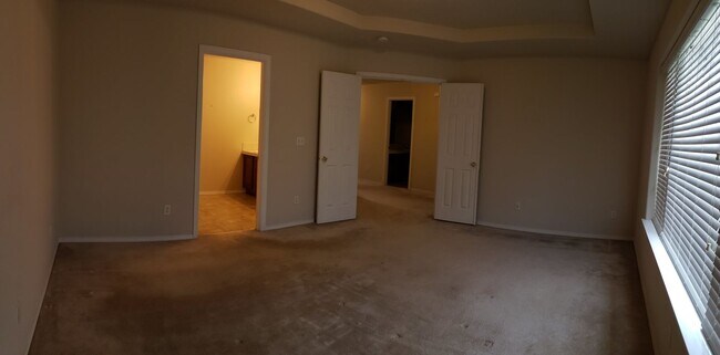 Building Photo - 413 Roger Smith Dr