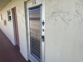 Building Photo - 705 Lori Dr