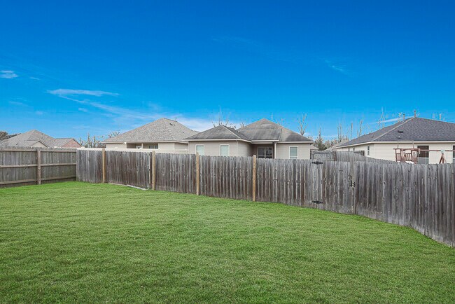 Building Photo - 15458 Rose Stone Dr