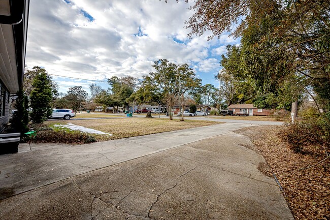 Building Photo - 3 Bedroom 2 Bath Downtown Ocean Springs