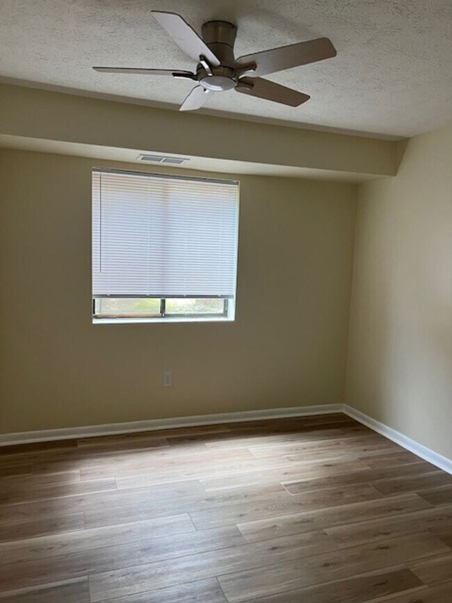 Building Photo - 102-4 Turtle Creek Road