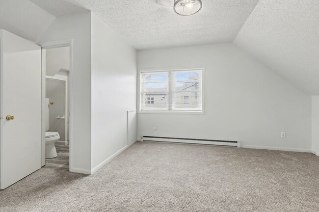 Building Photo - 2327 Chestnut St