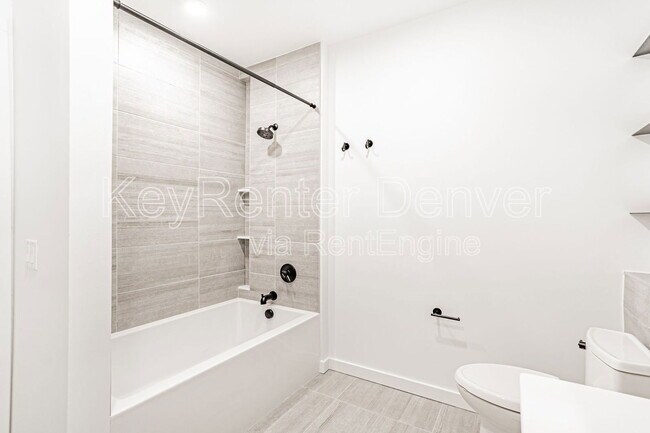 Building Photo - 1601 Park Ave