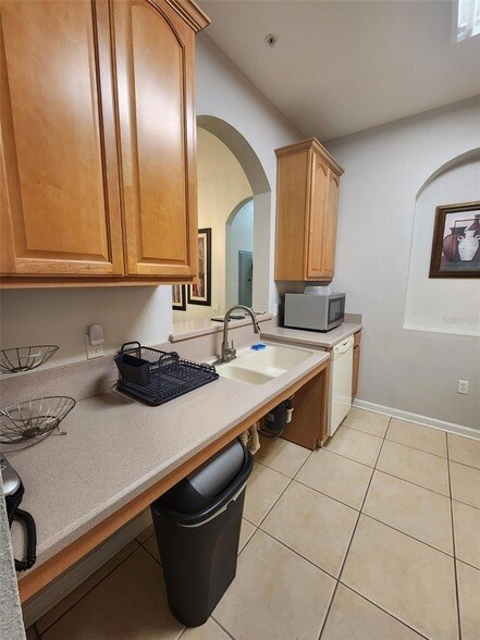 Building Photo - 4802 Cayview Ave