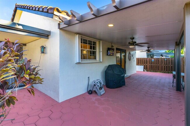 Building Photo - 9532 SW 154th Pl