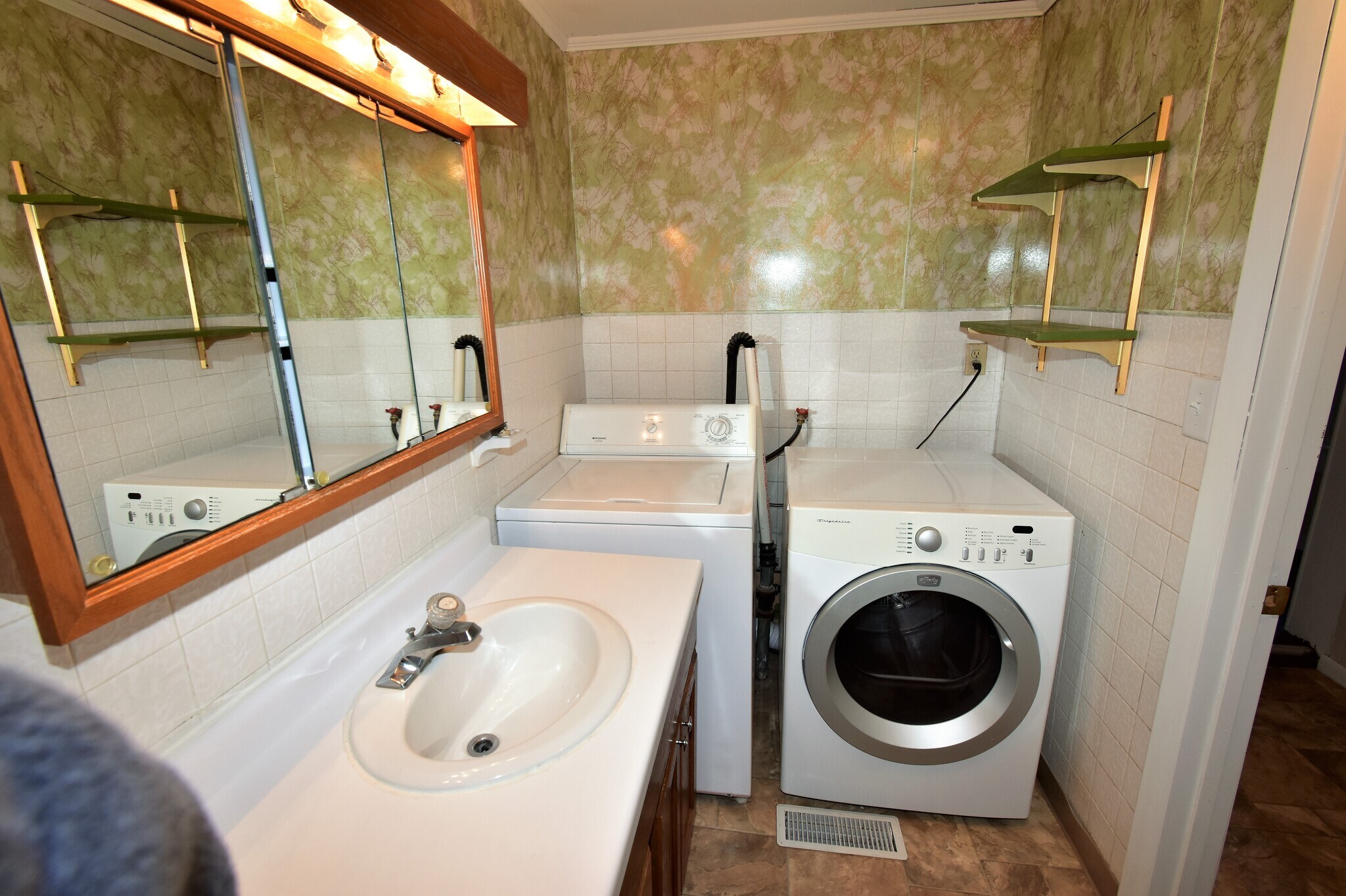 Building Photo - 1211 Summit St