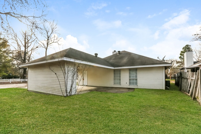 Building Photo - 2038 Red Oak Dr