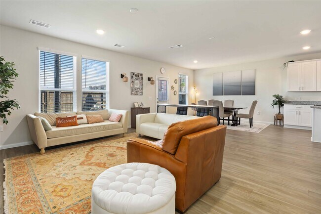 Building Photo - 6434 Lakeview Haven Dr