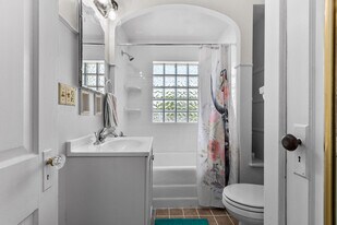 Building Photo - 601 S Walnut St