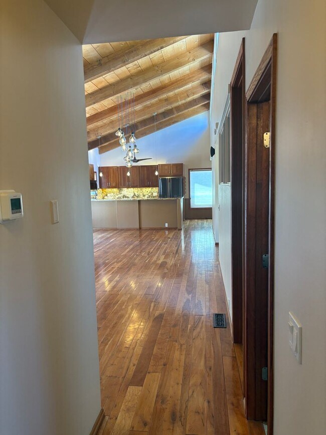 Building Photo - Unfurnished, 1-year long-term rental, Procure Only