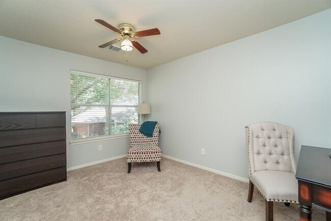 Building Photo - 210 Rolling Plains Dr