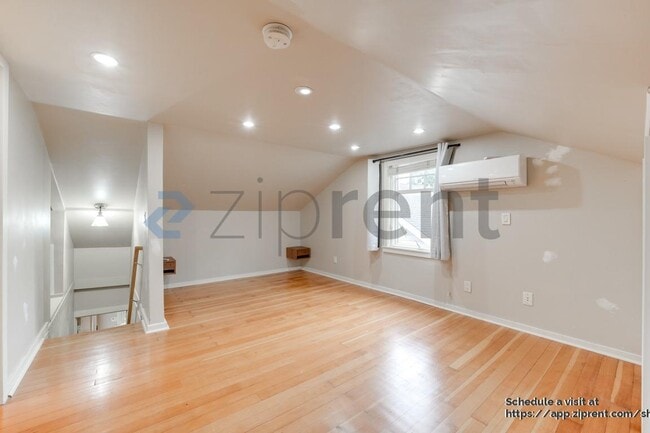 Building Photo - 3332 35th Ave S