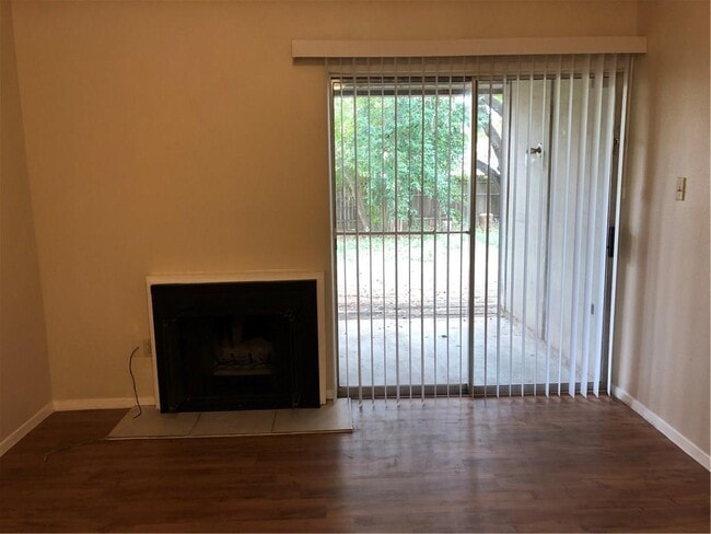 Building Photo - 6907 Woodhue Dr