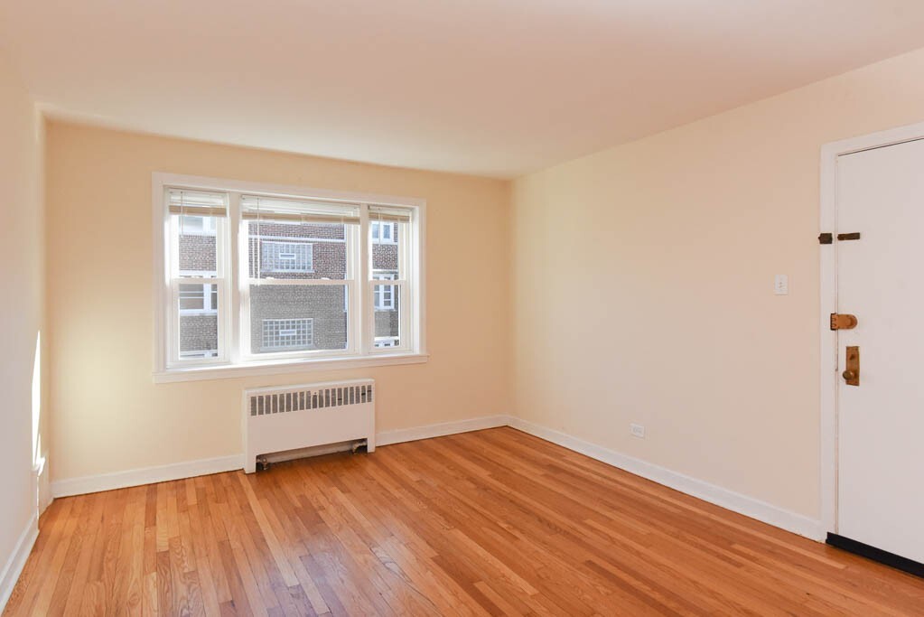 Building Photo - 2723 W Berwyn Ave