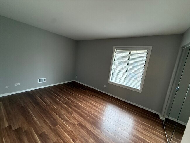 Building Photo - 420 74th St