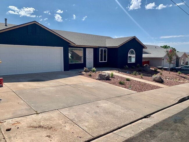 Building Photo - Four Bedroom Remodeled Home in Red Cliffs