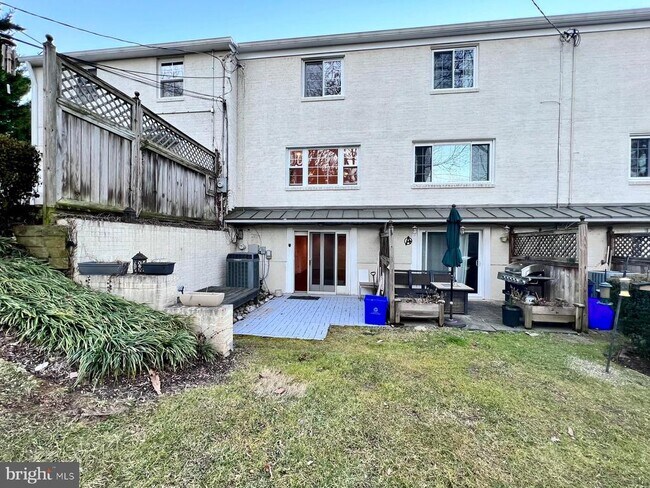 Building Photo - 5332 Pooks Hill Rd