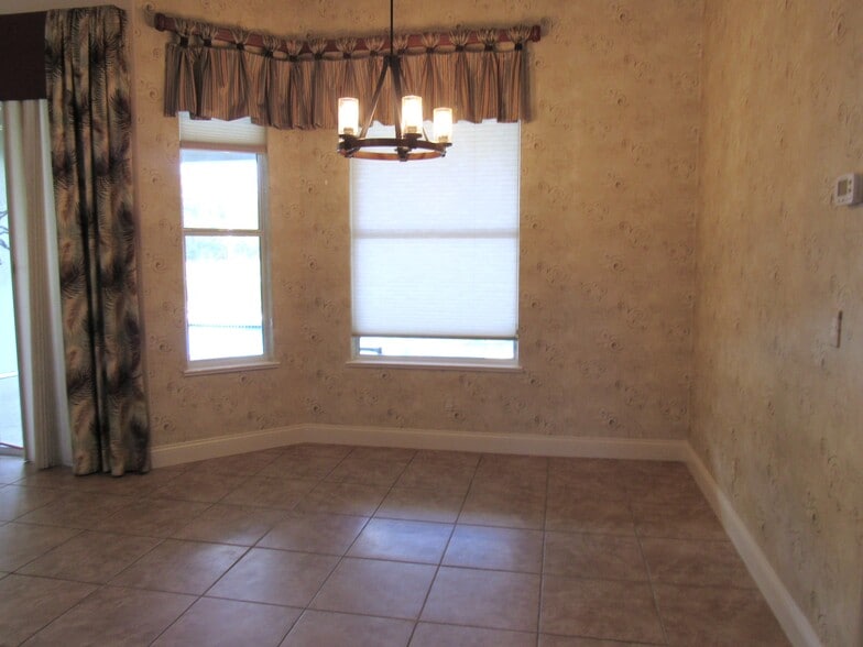 Breakfast nook - 3507 Sonesta Ct