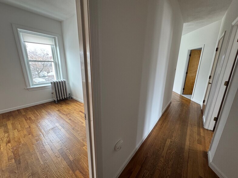 Building Photo - 146 Oxford St