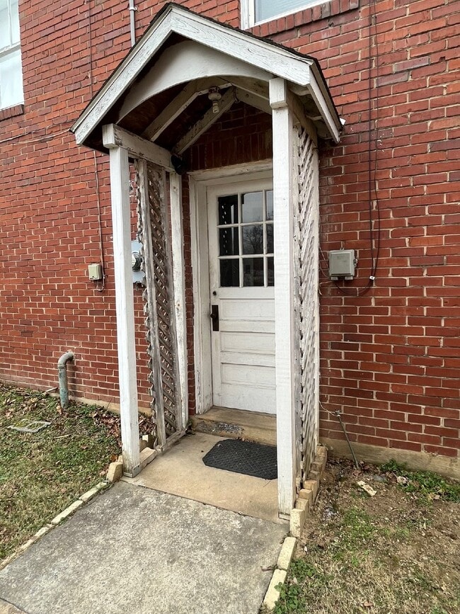 Building Photo - Charming 2-Bedroom Duplex Retreat on Mcgah...
