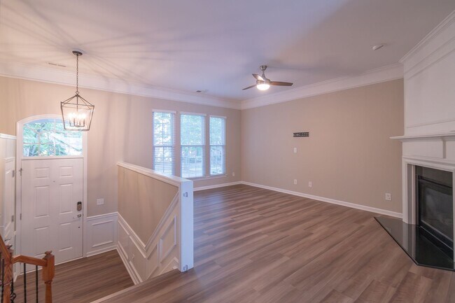 Building Photo - Gorgeous Townhome in the Heart of Fort Mil...