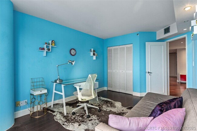 Building Photo - 1717 N Bayshore Dr