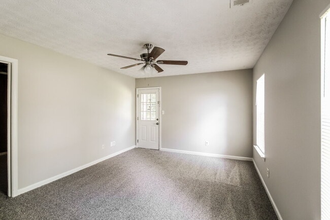 Building Photo - 5711 Meadowview Rd